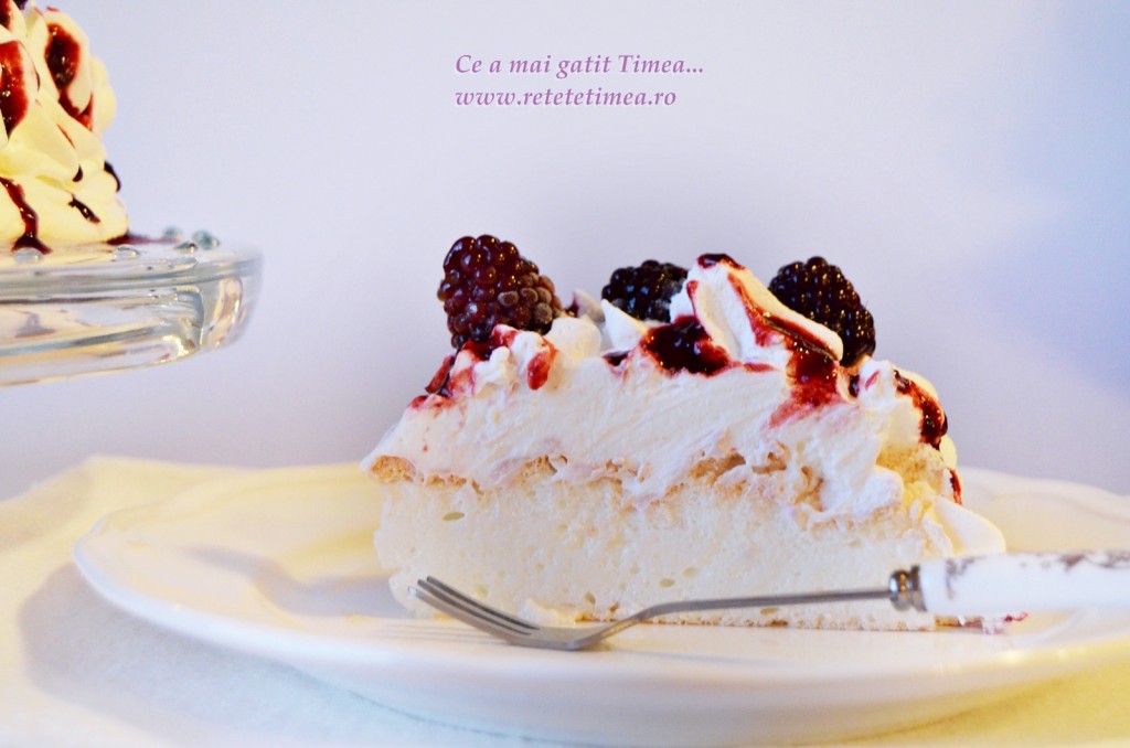 pavlova cu mure felie