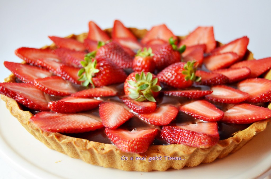 tarta cu ciocolata si capsuni