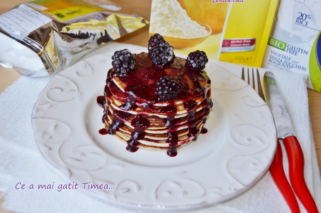 Pancakes cu sos de mure - fara gluten si lactoza