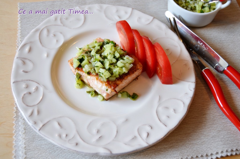 somon cu sos de unt cu ceapa si castravete