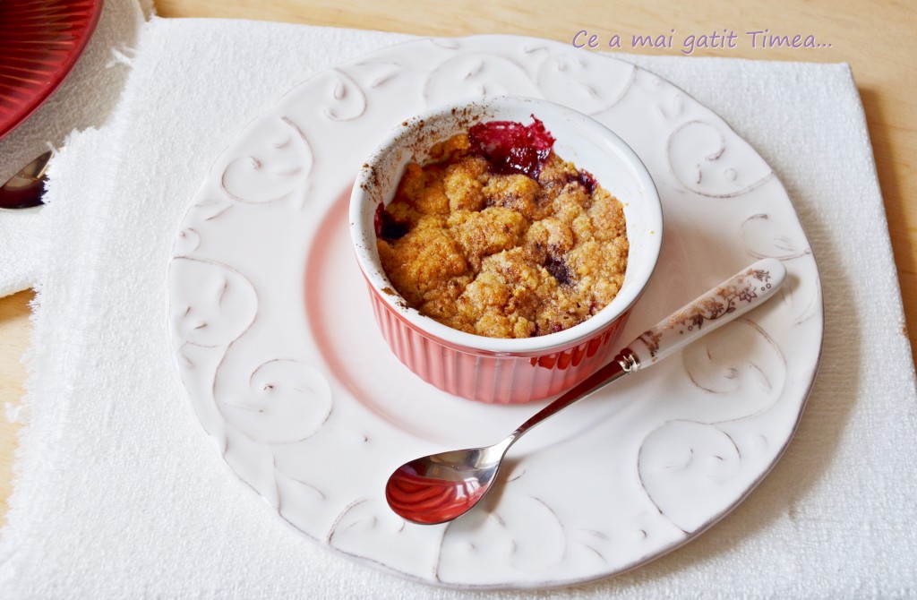crumble cu fructe si pesmet