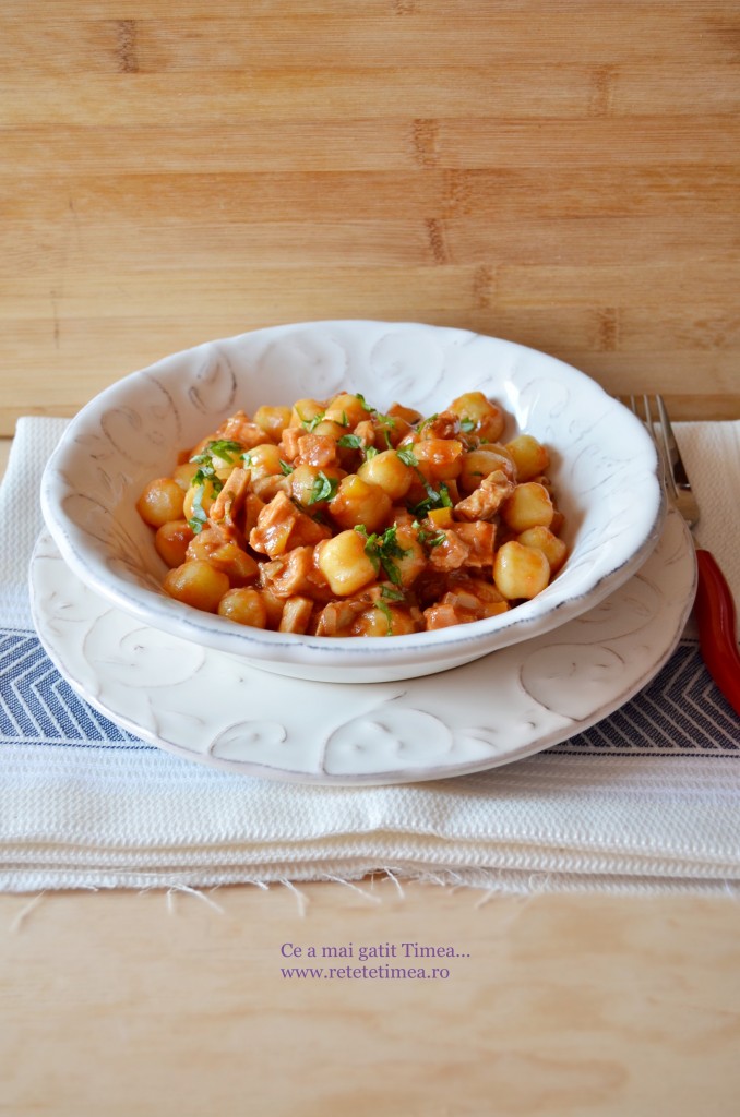 galuste din cartofi cu sos de rosii si piept de pui 1