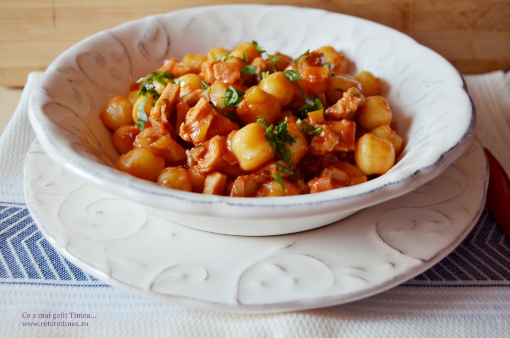 galuste din cartofi cu sos de rosii si piept de pui 2