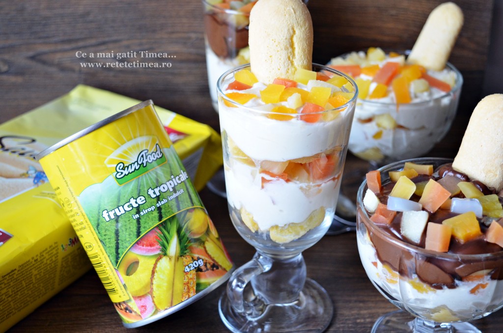 desert la pahar cu piscoturi si fructe 6