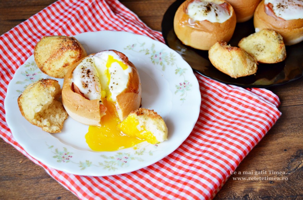 Mic dejun - oua in chifle la cuptor