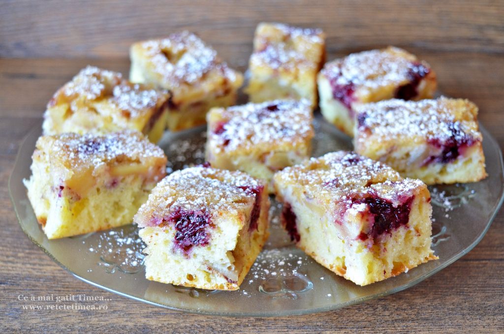 prajitura rasturnata cu mere si mure 2