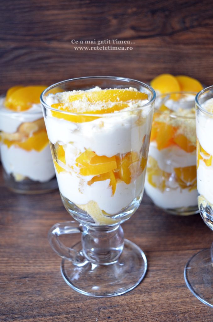 Desert la pahar cu piscoturi si copot de piersici 3