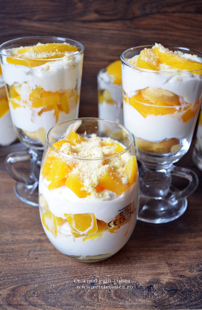 Desert la pahar cu piscoturi si copot de piersici 4