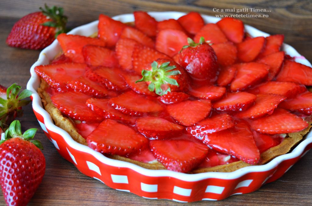 tarta cu budinca de vanilie si capsuni 2