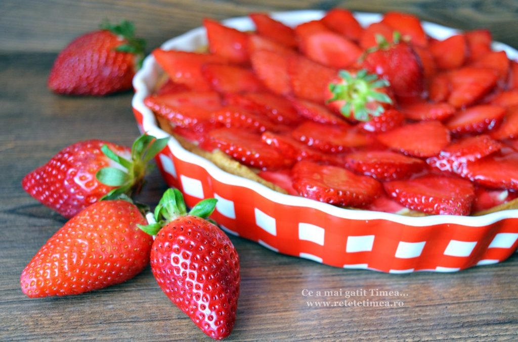 tarta cu budinca de vanilie si capsuni 3