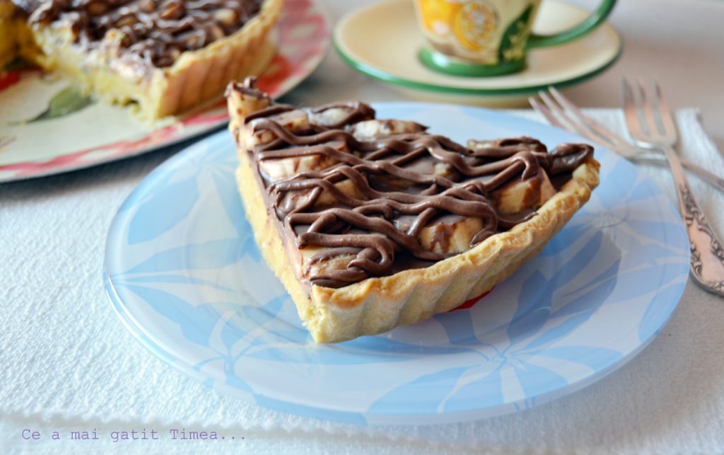 tarta cu crema de vanilie si banane 3