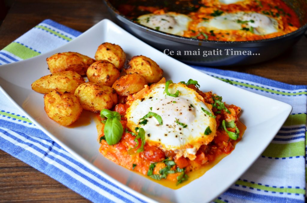 oua-posate-in-sos-de-rosii